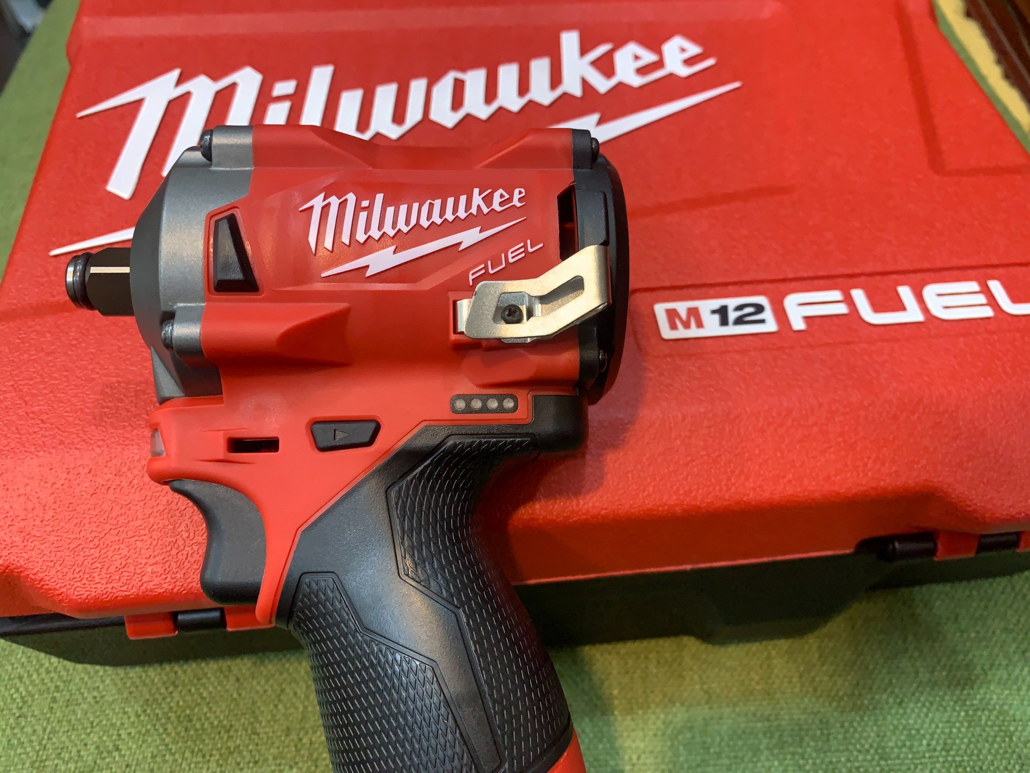 Máy siết Bu Lông Milwaukee M12