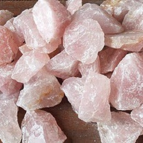 1000GR Đá thô thạch anh màu hồng size 3-5 cm