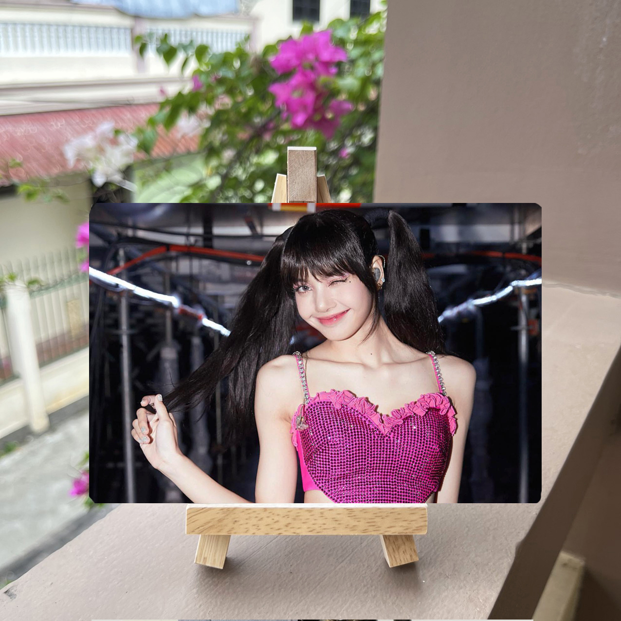 Khung ảnh Blackpink ( tặng kèm kệ gỗ)