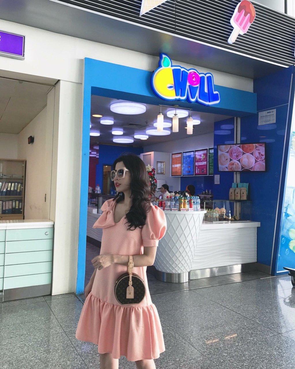 ĐẦM BẦU TIỂU THƯ ĐUÔI CÁ
