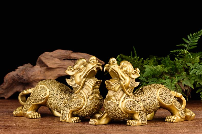 Bronze statuette Pixiu  - Material brass weight 800g long 18cm height 13cm - Feng Shui fortune fortune and chemical gas