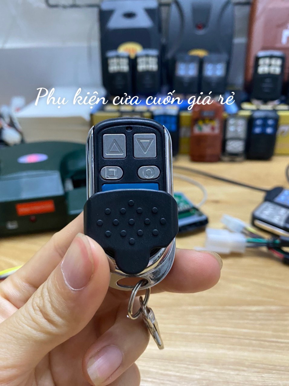 Điều khiển cửa cuốn Austdoor hàng chính hãng