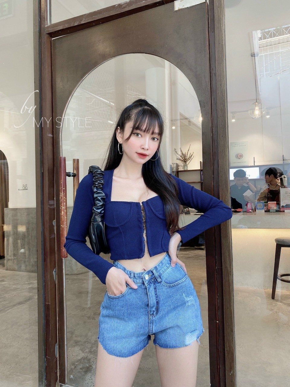 Quần Sọt Jean Nữ Mẫu Rách 1 Bên Tua Màu Nhạt Siêu Xinh Ảnh Thật