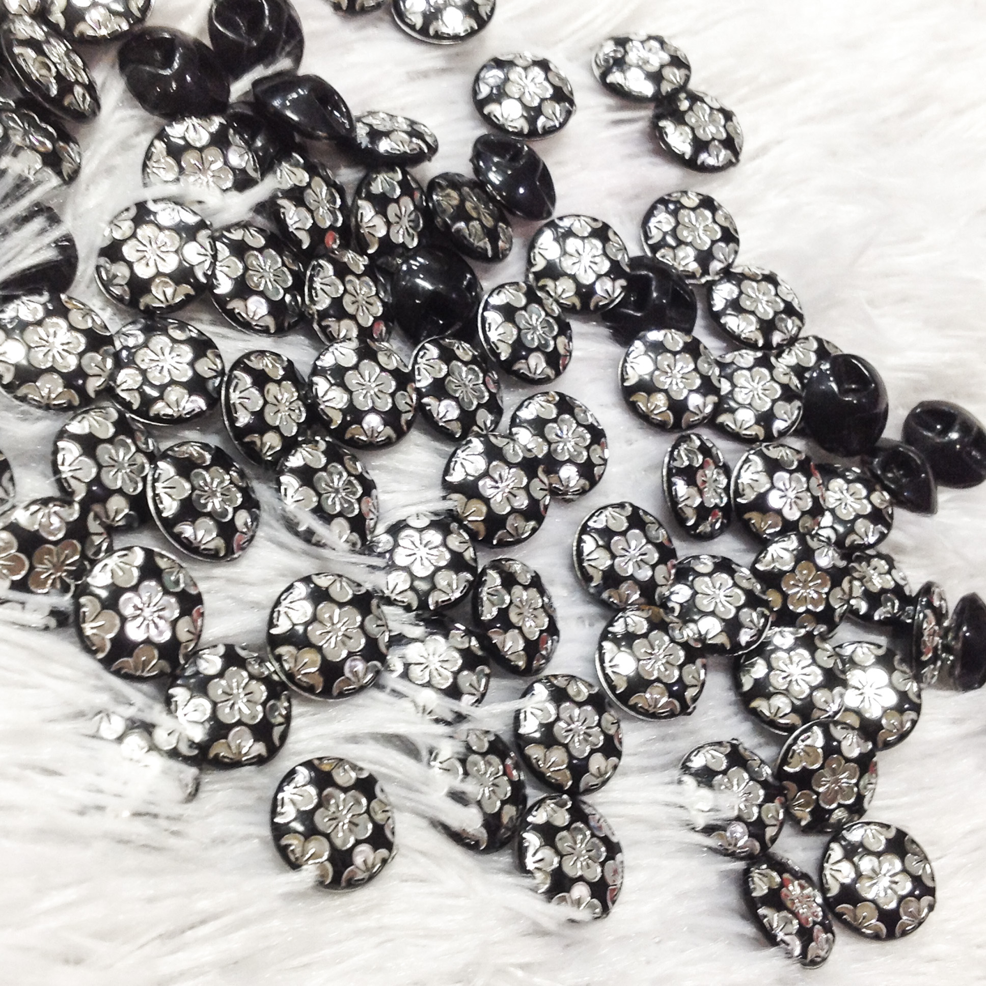 4 PCs clothing sequin buttons rhinestone paillette button costume bling bling crystal rhinestone buttons [pack of 4 buttons]