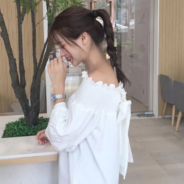 Áo bẹt vai tay loe cột nơ lớn
