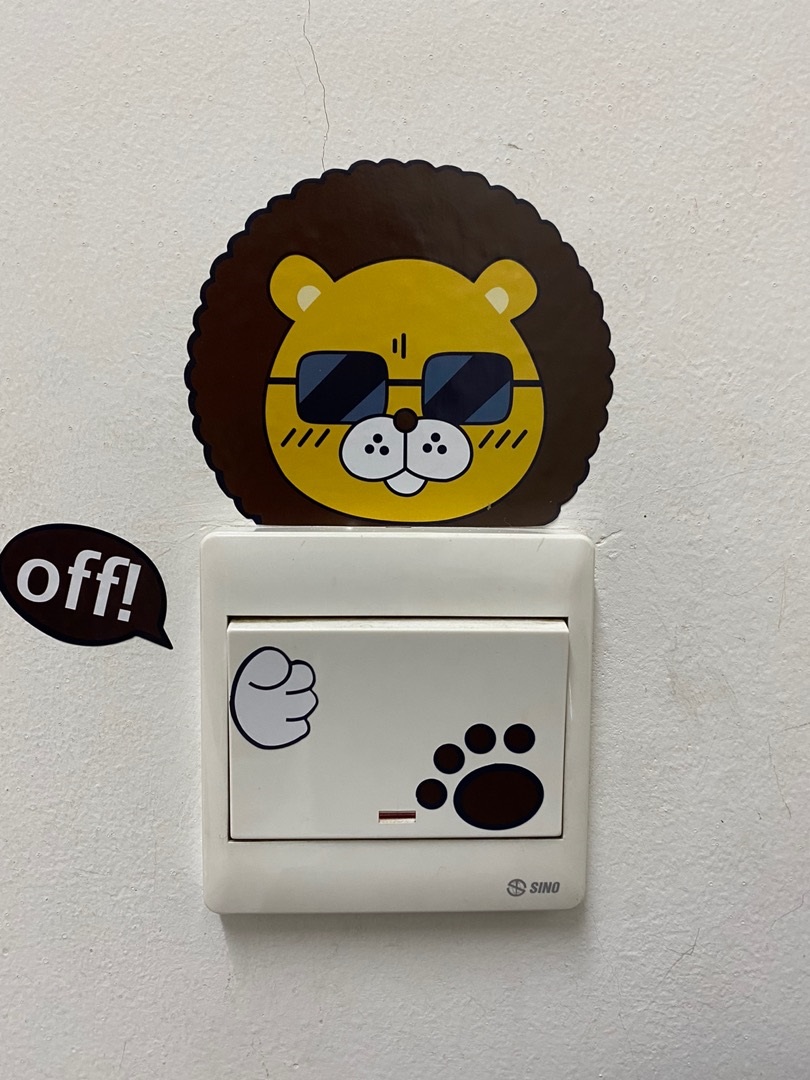 HÌNH DÁN STICKER 11 HÌNH THÚ TRANG TRÍ Ổ ĐIỆN - THUTHAODECOR