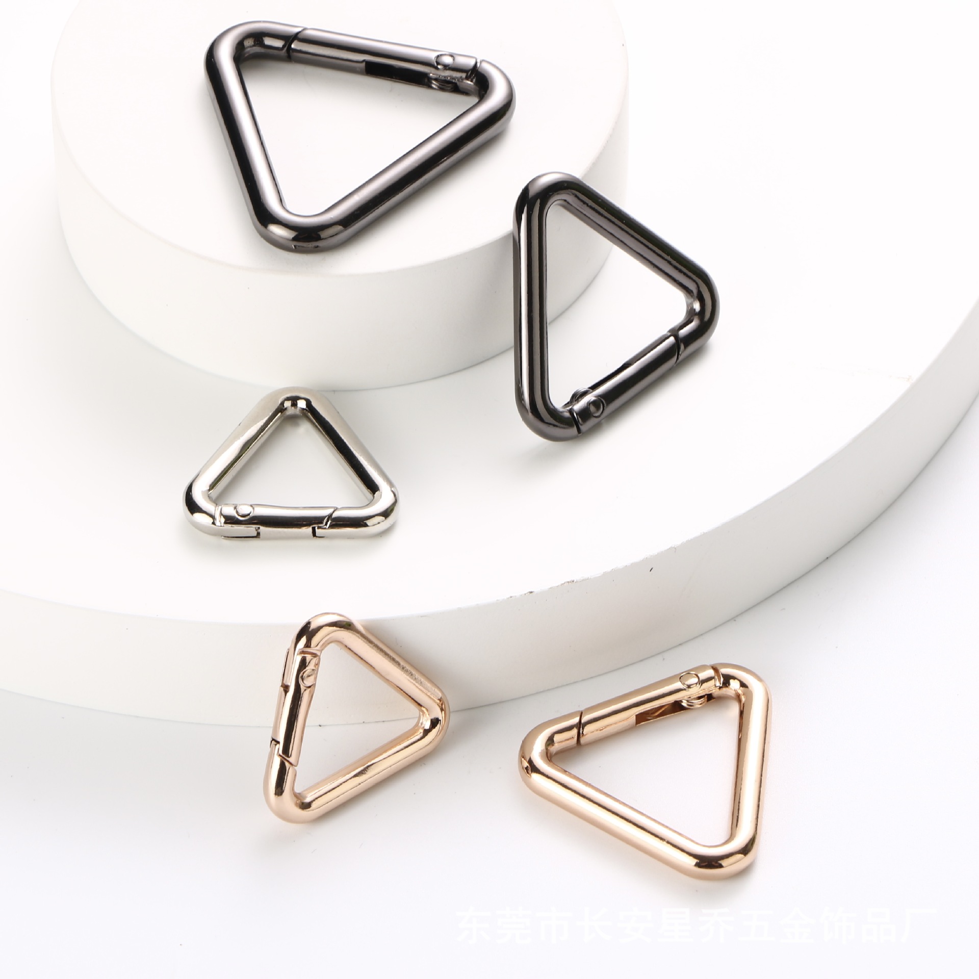 Set of 2 PCs triangular hooks for handbag cord-100style