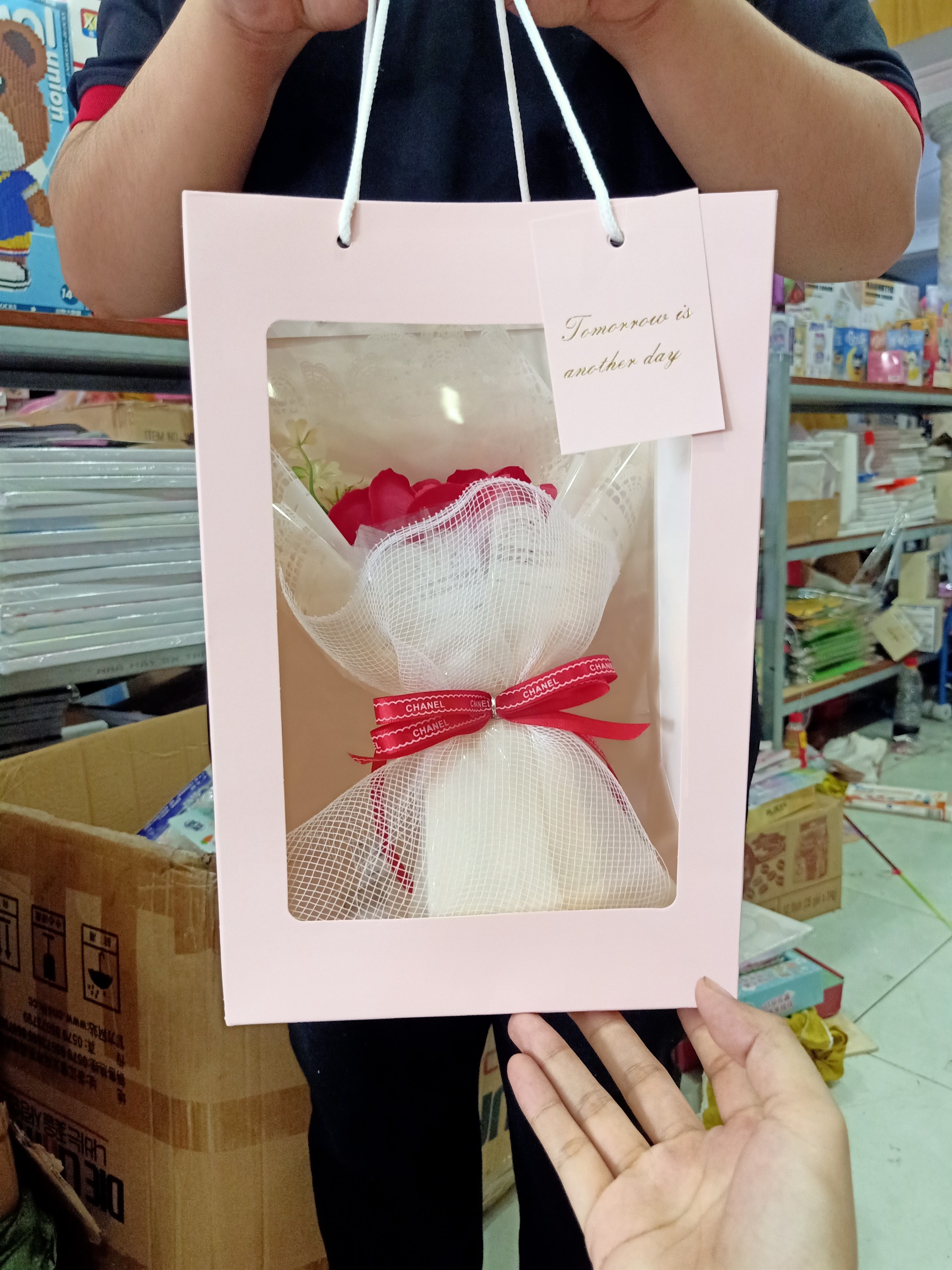 Ngocthinh toys quà tặng công ty, văn phòng ngày 20/10-8/3- 14/2 - set hoa kèm túi - bó hoa hồng sáp 6 bông