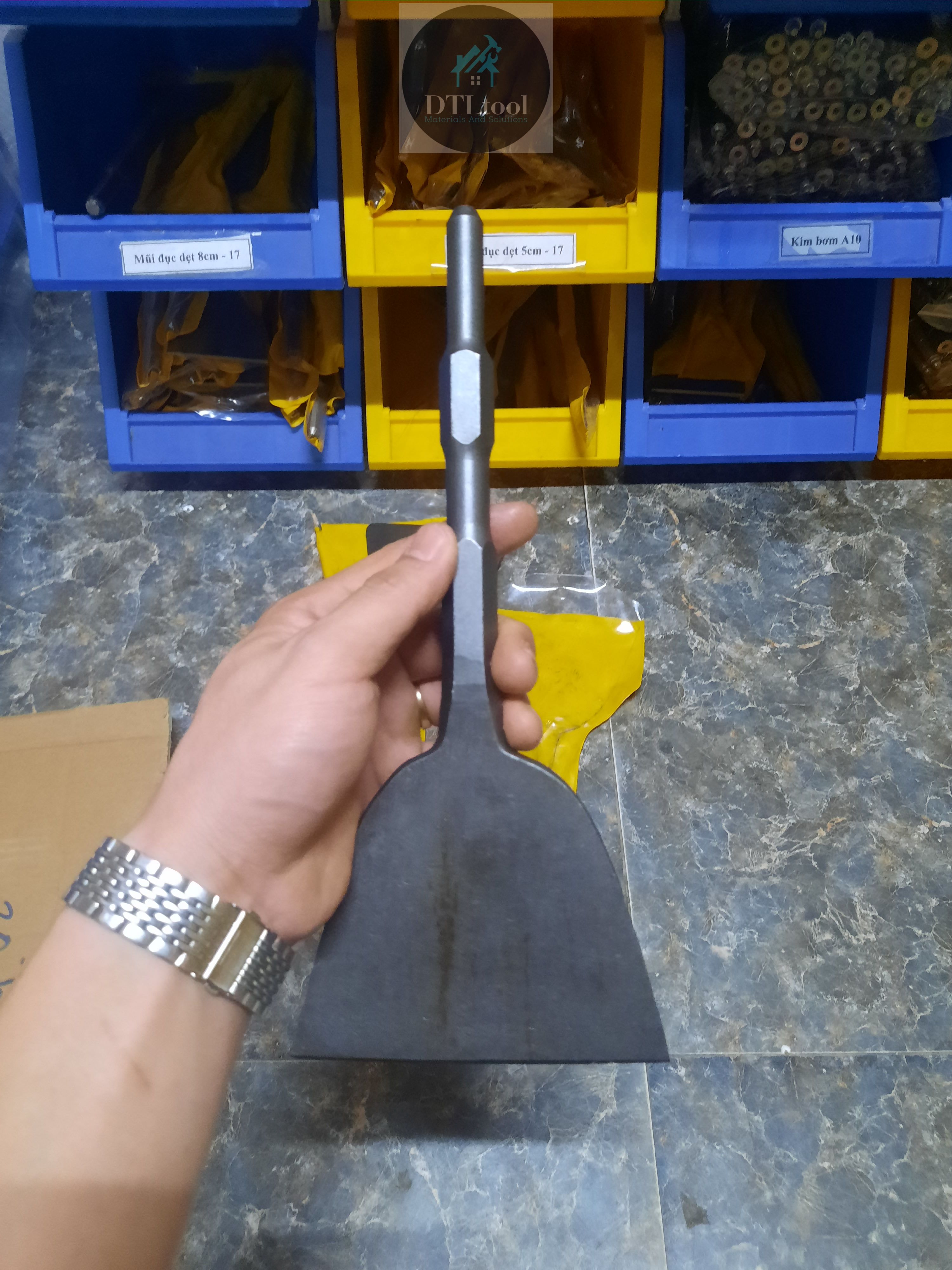 Chisel tip flats 12cm. Dóc plasters, perforated tiles, peel off the mortar rolled background, copper wire cutting-hexagonal head 17. Fitting machine