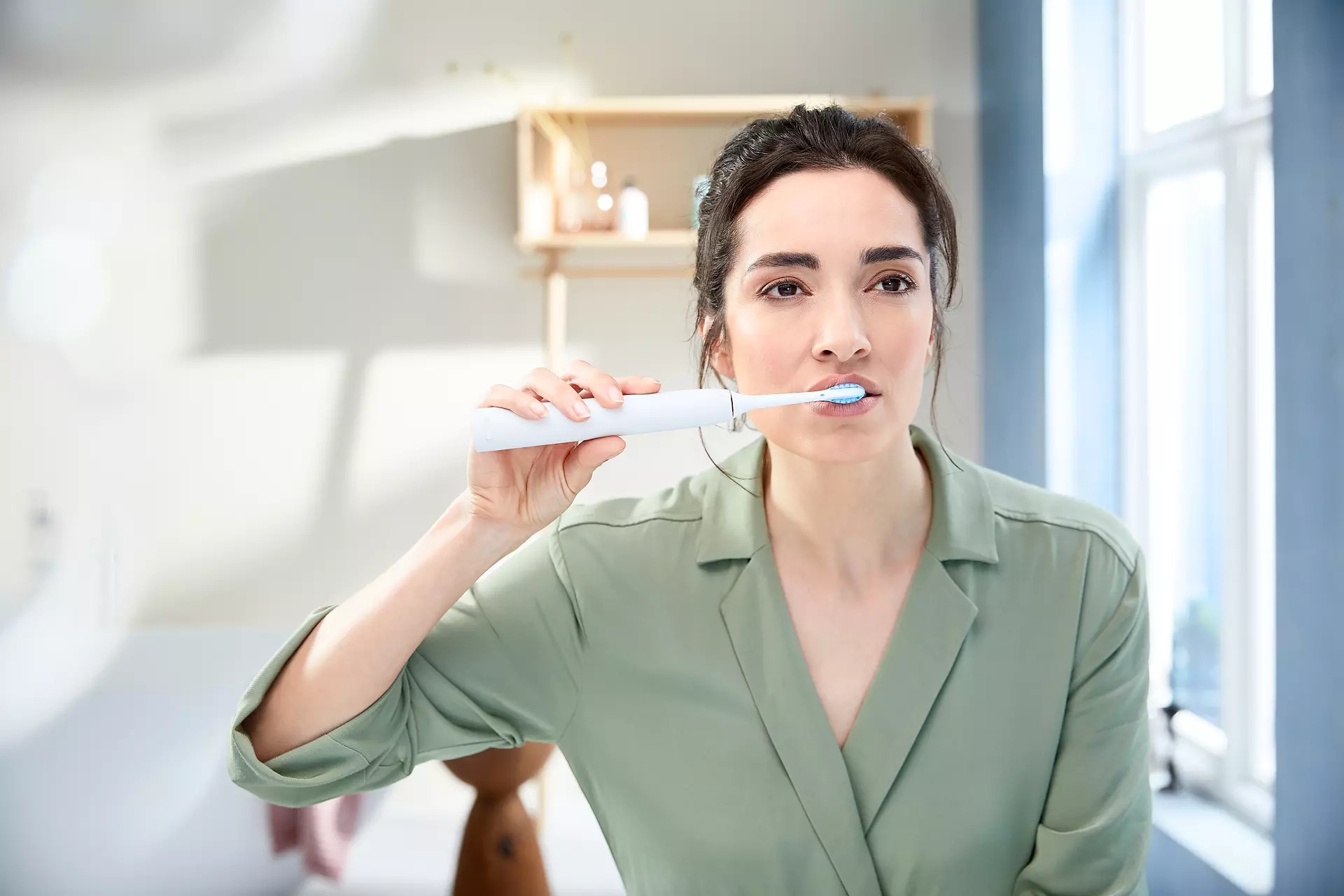 Bàn chải điện Philips Sonicare ExpertClean 7700 (Có hộp khử trùng UV)