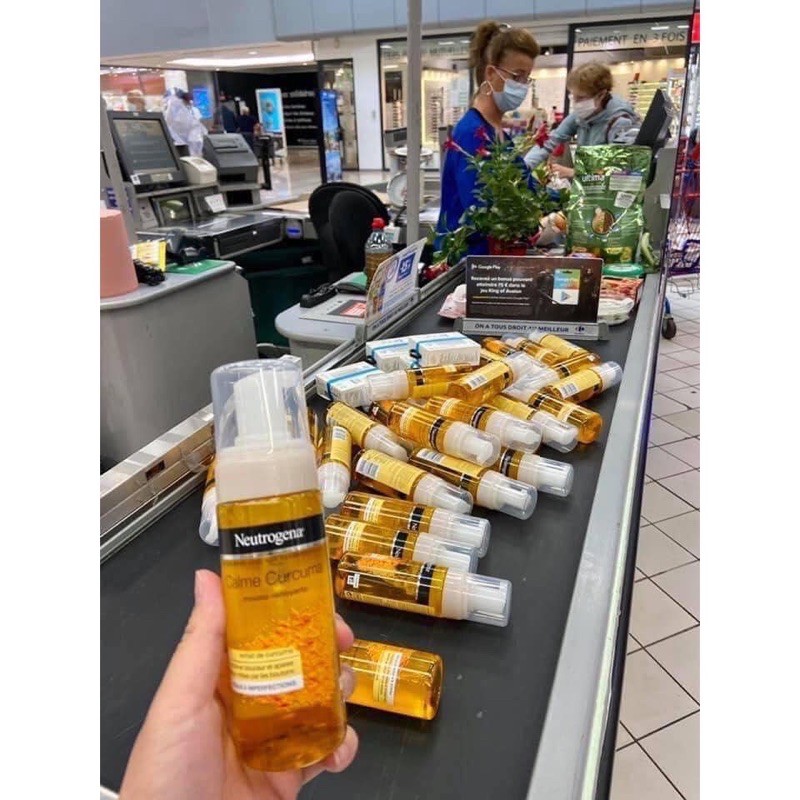 Sữa rửa mặt tinh chất nghệ Neutrogena Curcuma Clear