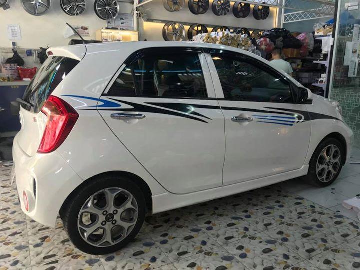 Tem dán sườn xe Ô tô Hatback 00011