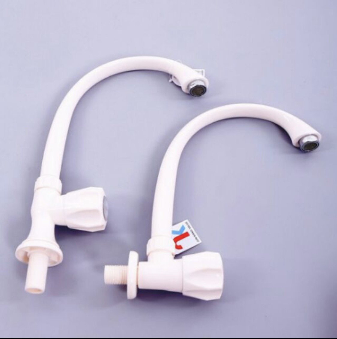 Vòi rửa chén nhựa trắng