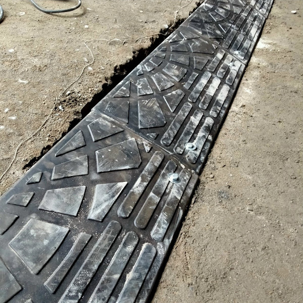 TẤM CAO SU CẦU DỐC CAO 10CM