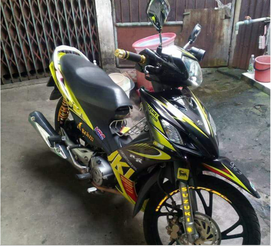 Tem axelo suzuki chữ su móc câu