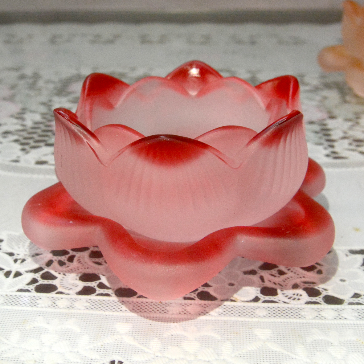 Đế hoa sen lưu ly nhiều màu đặt đèn cầy