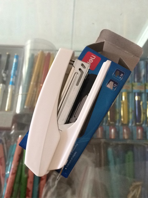 Bấm Kim Deli 0238