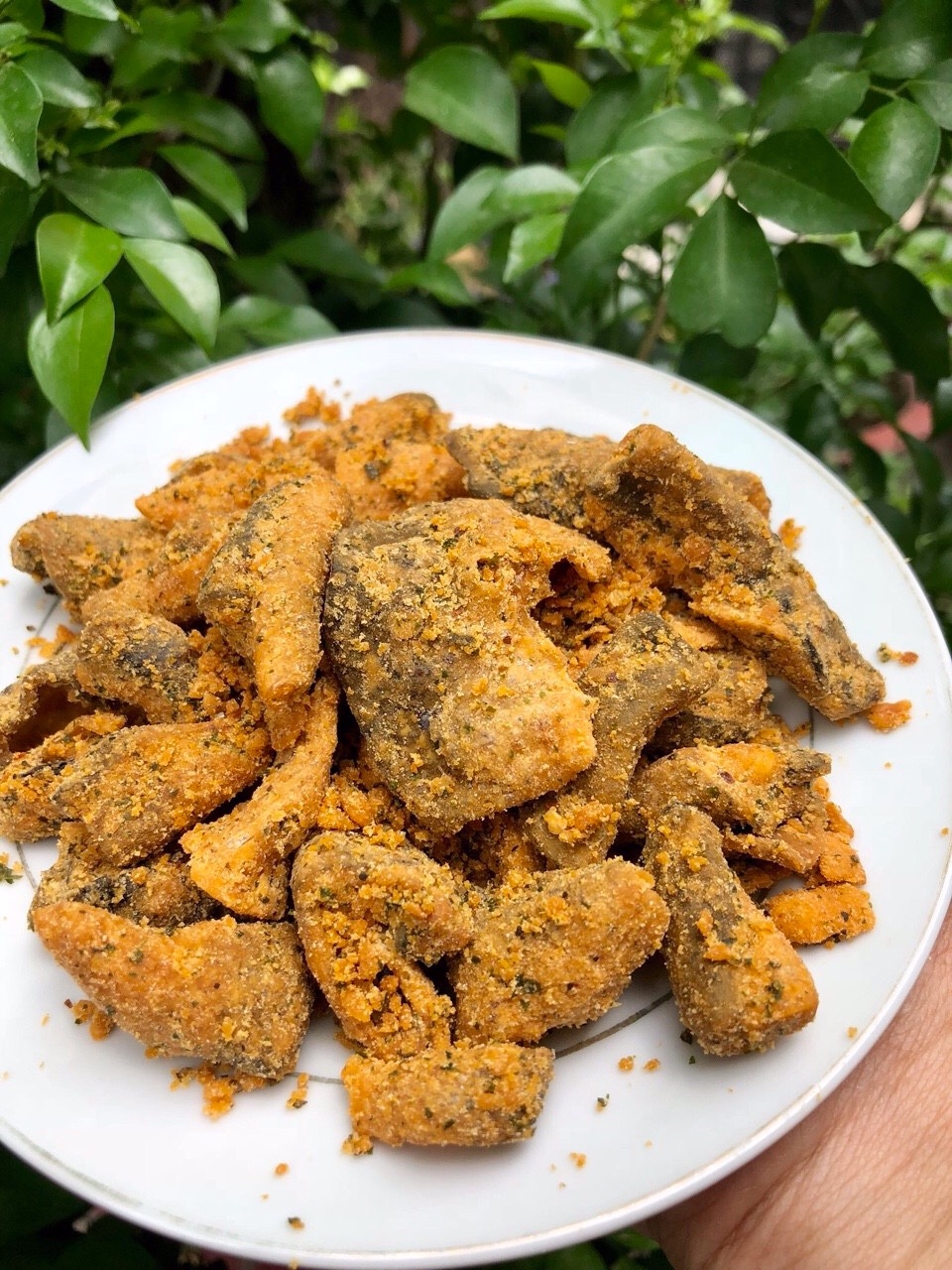 Snack da cá lắc trứng muối hương vị singapore giòn bùi hũ 250gr