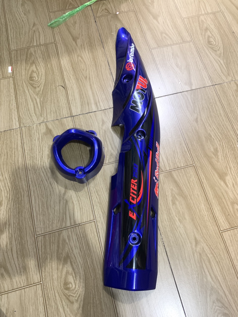 Ốp pô và chụp đích pô xe exciter 150 màu xanh tem đem mẫu xoắn