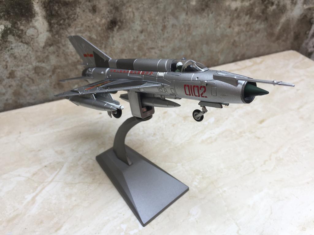 [HCM]Mô hình Máy bay tiêm kích MIG 21  1:72