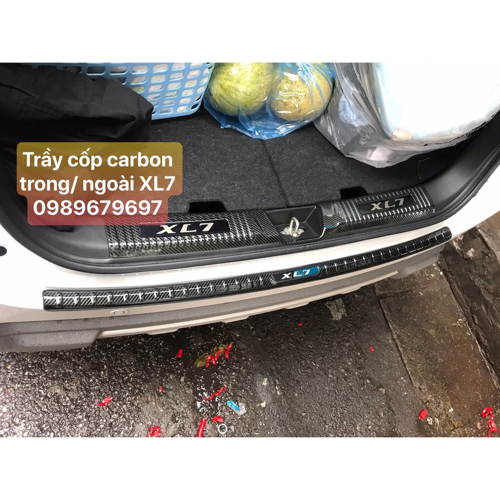Ốp chống trầy cốp trong, ngoài CARBON xe Suzuki XL7 2020 2021 2022 2023 mẫu vân cacbon cao cấp