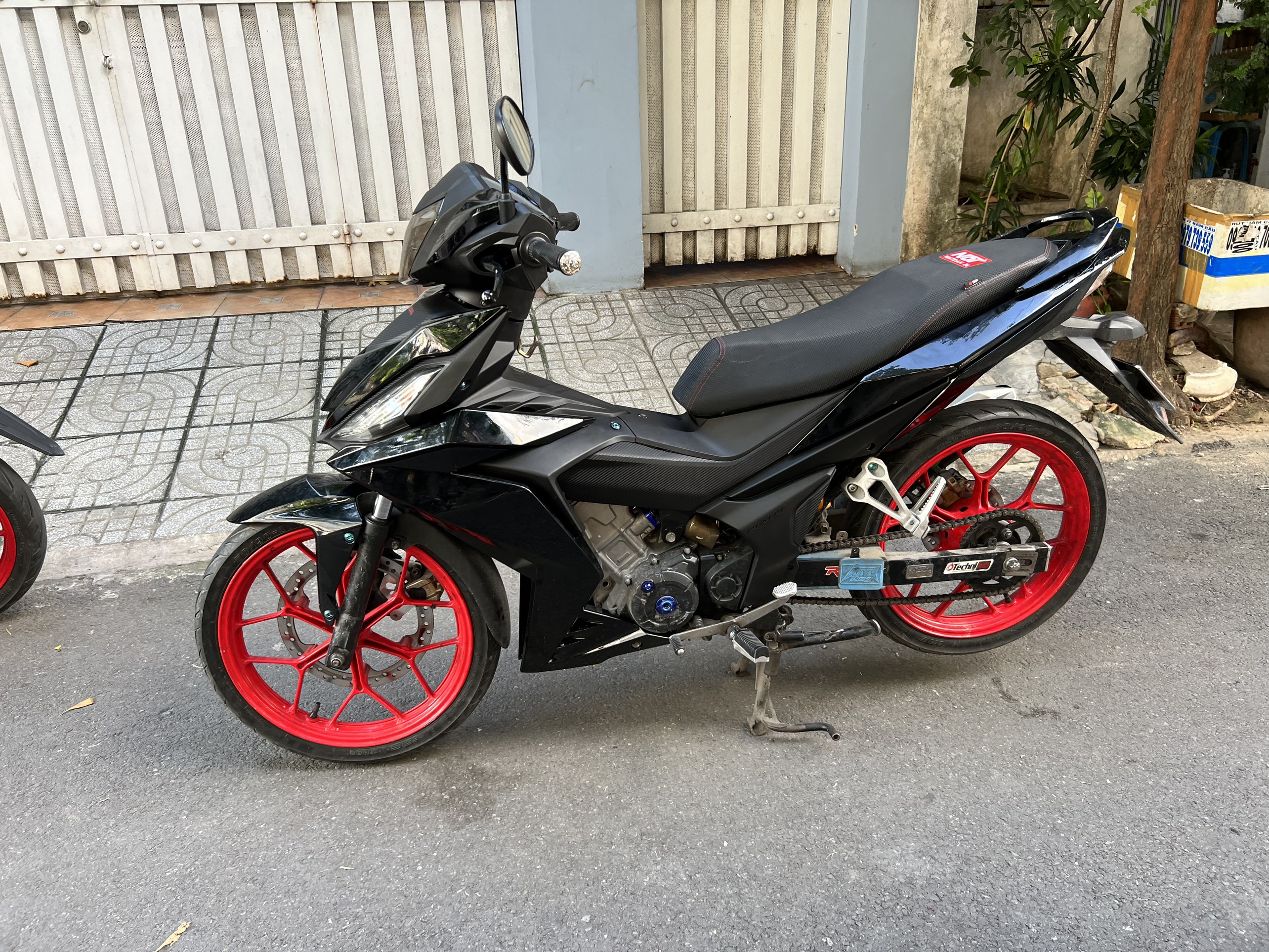 BỘ DÀN ÁO NHỰA NHÁM WINNER ZIN 16 MÓN