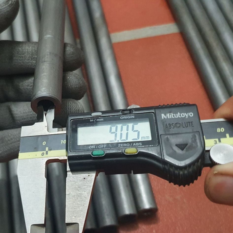 Ống thép đúc lỗ 9.05 phi 16 dài 1m2 (đường kính ngoài 16mm, lỗ trong 9.05mm, dài 1 mét 2)