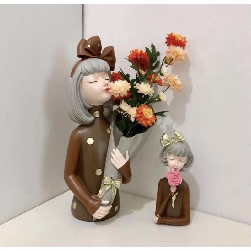 Lọ hoa bình hoa cô gái decor