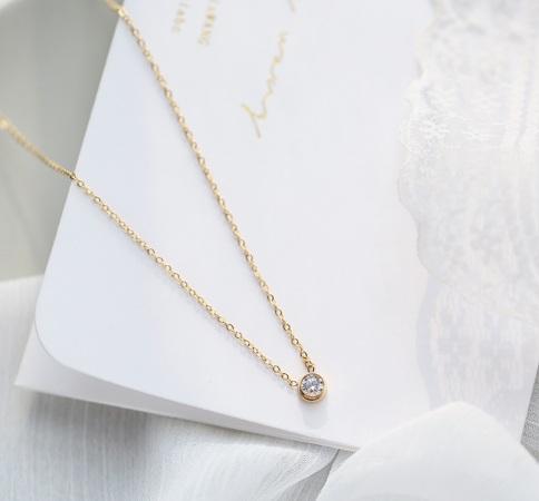Dây chuyền titan 1 hạt đá - cam kết không đen