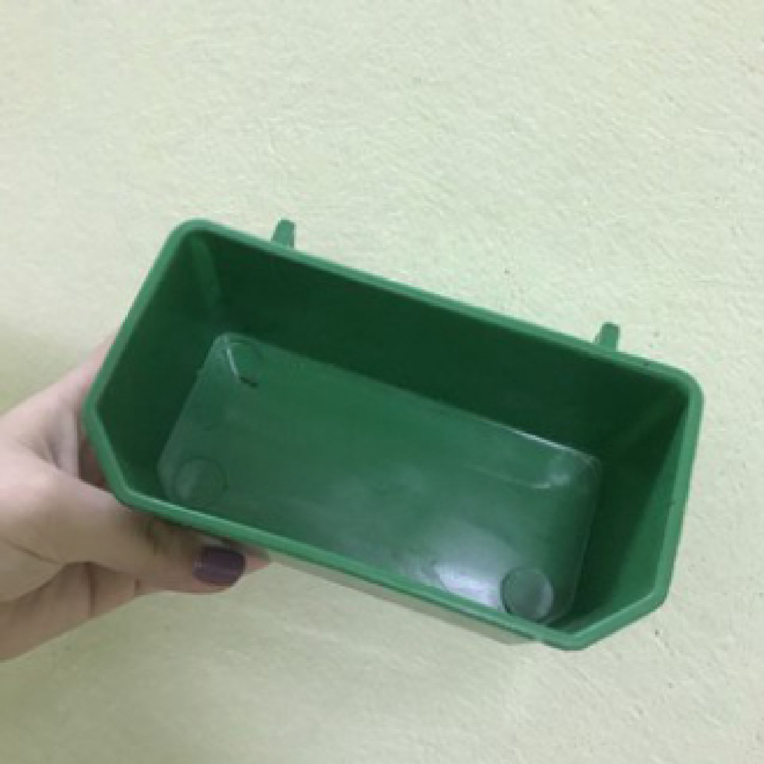 MÁNG ĐỰNG THỨC ĂN CHO GÀ CHIM BỒ CÂU