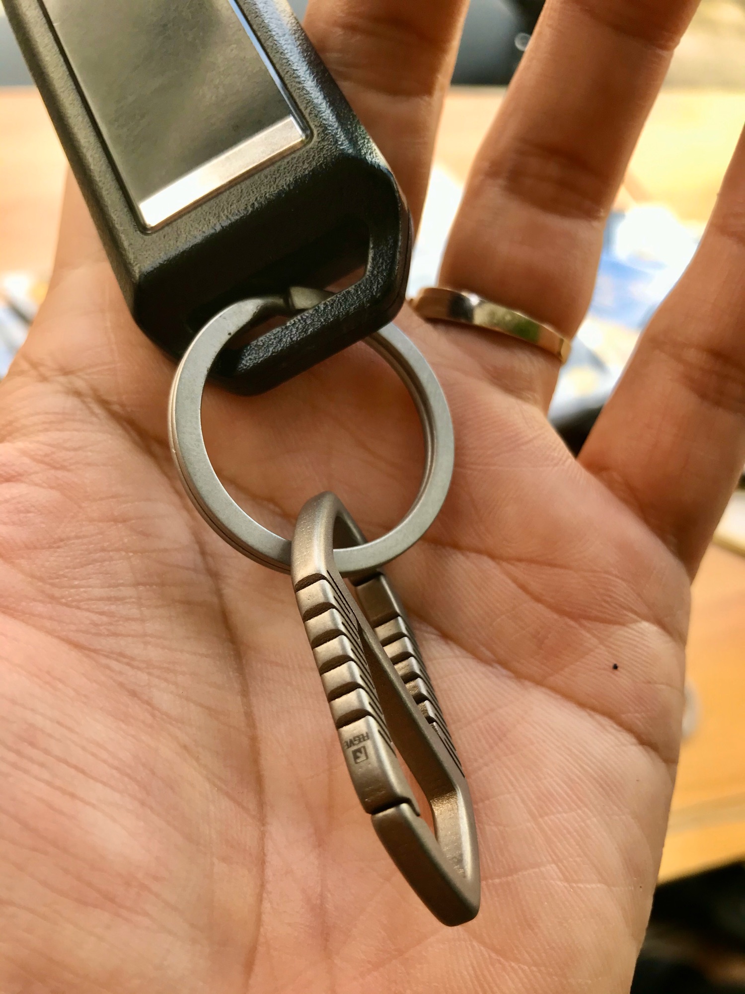 Móc Titanium 2 chiều