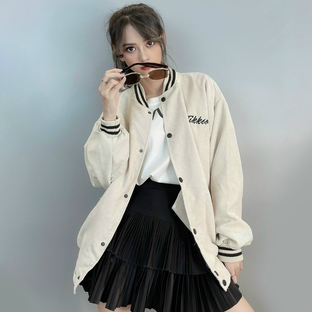 ÁO KHOÁC BOMBER NHUNG GÂN THÊU LOGO CHỮ NỔI BẬT FORM NAM NỮ- XSTH