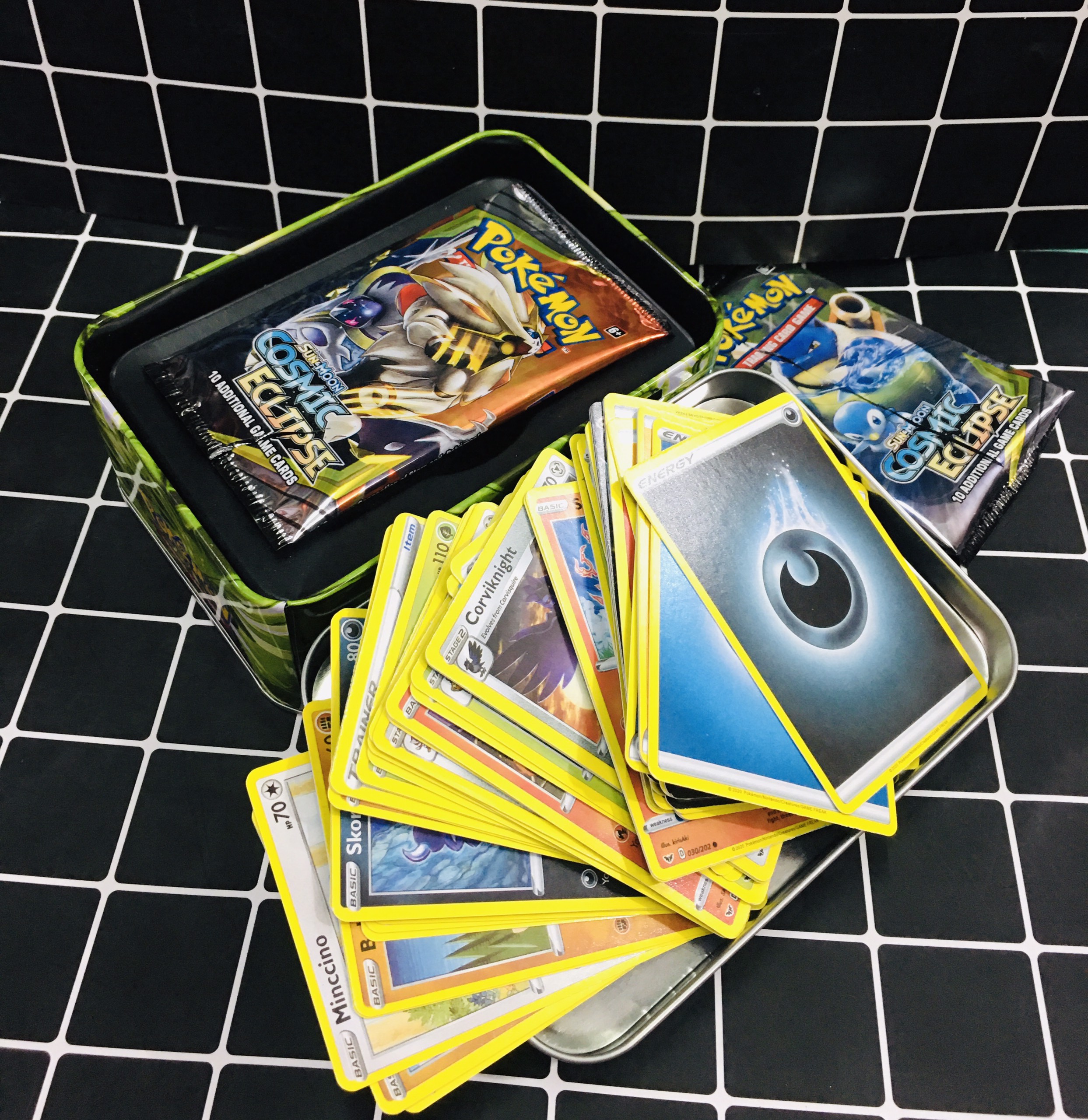 Thẻ bài pokemon hộp sắt 5.5cm x10x14cm