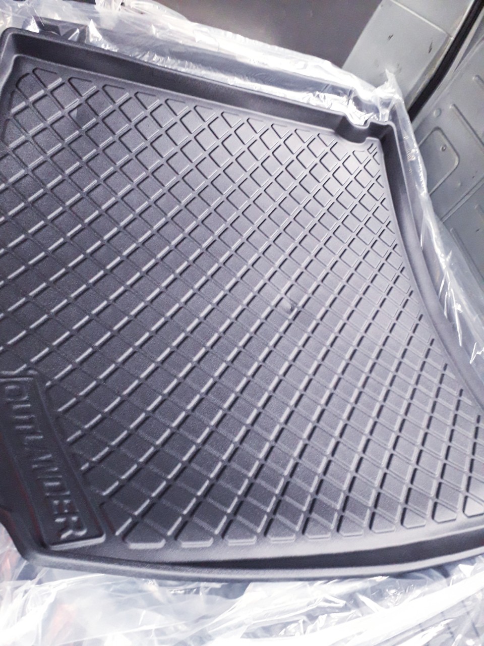 Lót cốp theo xe mitsubishi outlander 2017-2020.