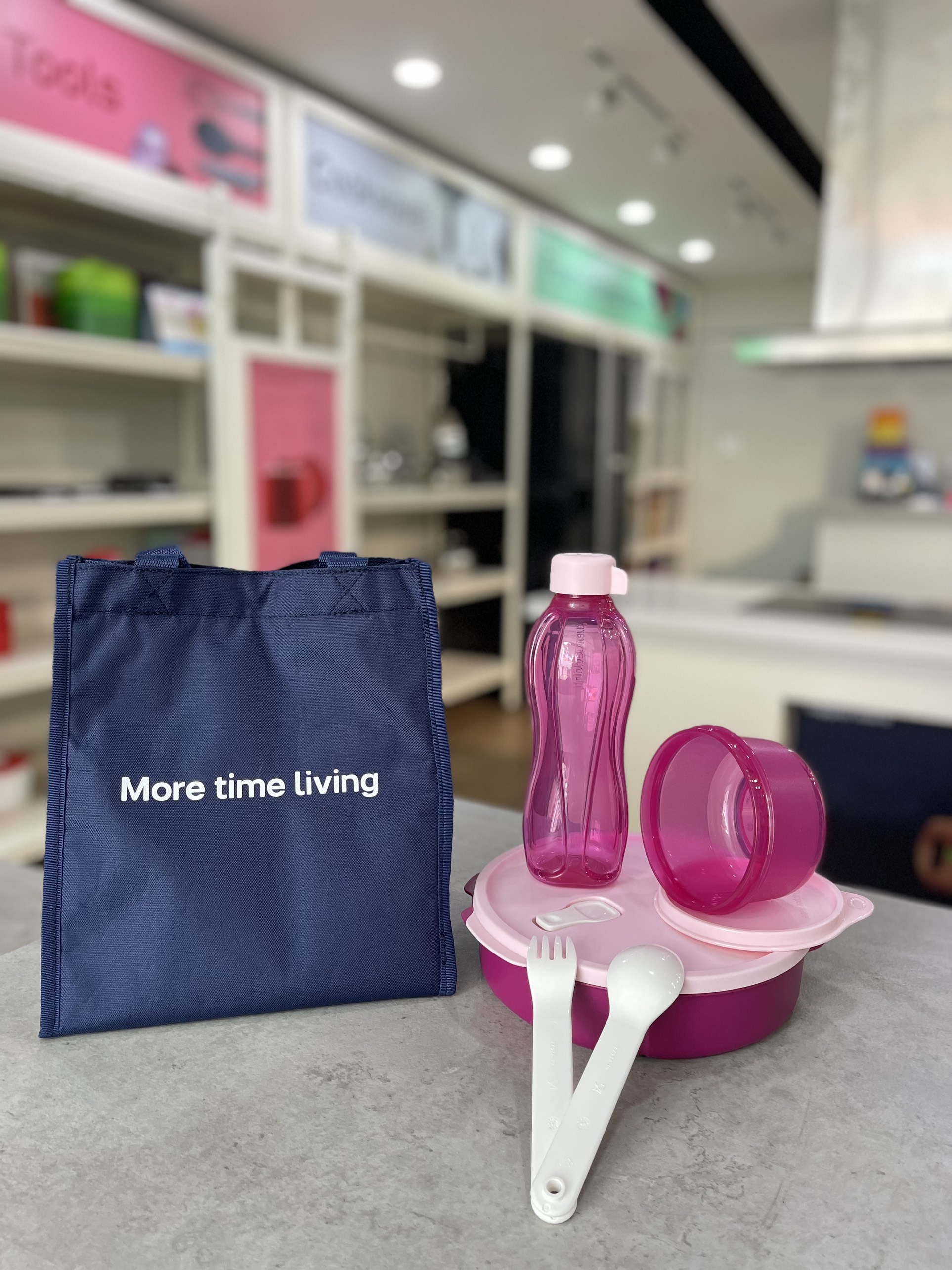 Bộ hộp cơm và bình nước Tupperware Fit to Go (Có kèm túi xách)