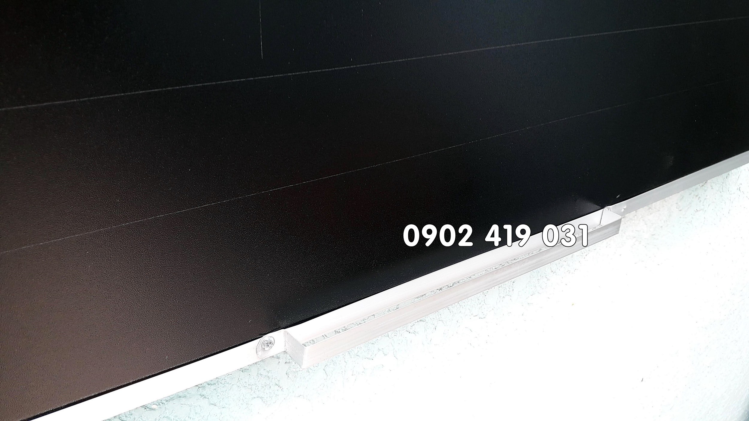 Bảng đen viết phấn size 60 x 80cm ( Tặng hộp phấn )