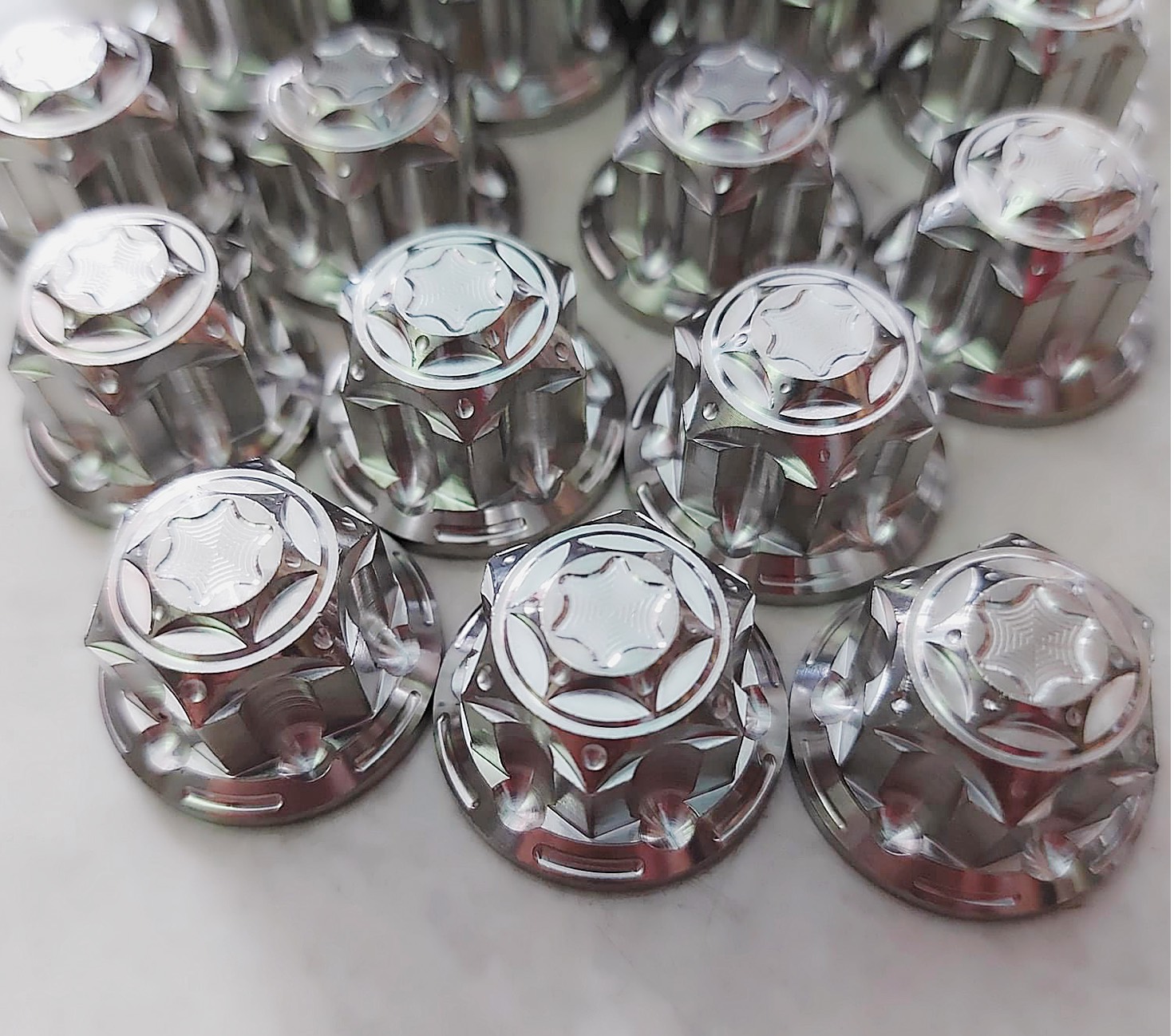 Cốt Phuộc Salaya Cho Dòng Xe Ya - Hon (2 Tán Giao Mẫu Ngẫu Nhiên)