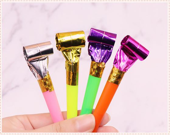 Kèn thổi chúc mừng sinh nhật huýt sáo ngộ nghĩnh