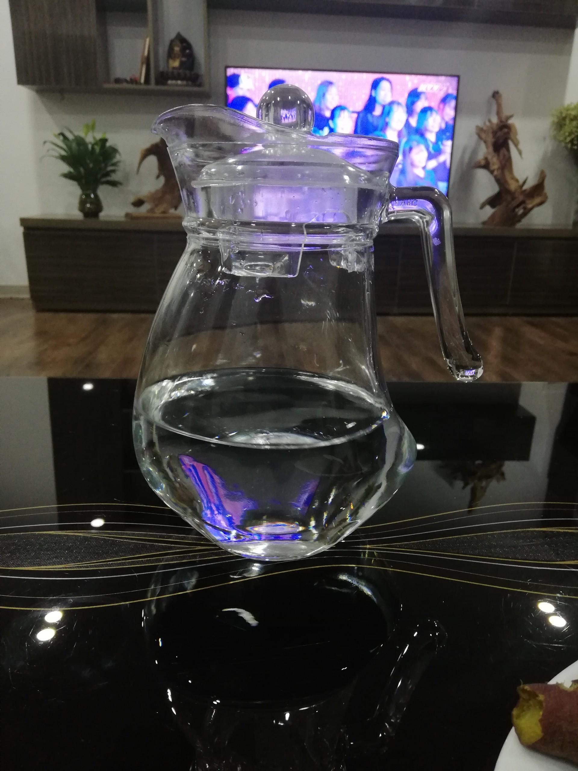 Bình nước thủy tinh Luminarc Wavy 1,3L G2673 (Trong suốt)
