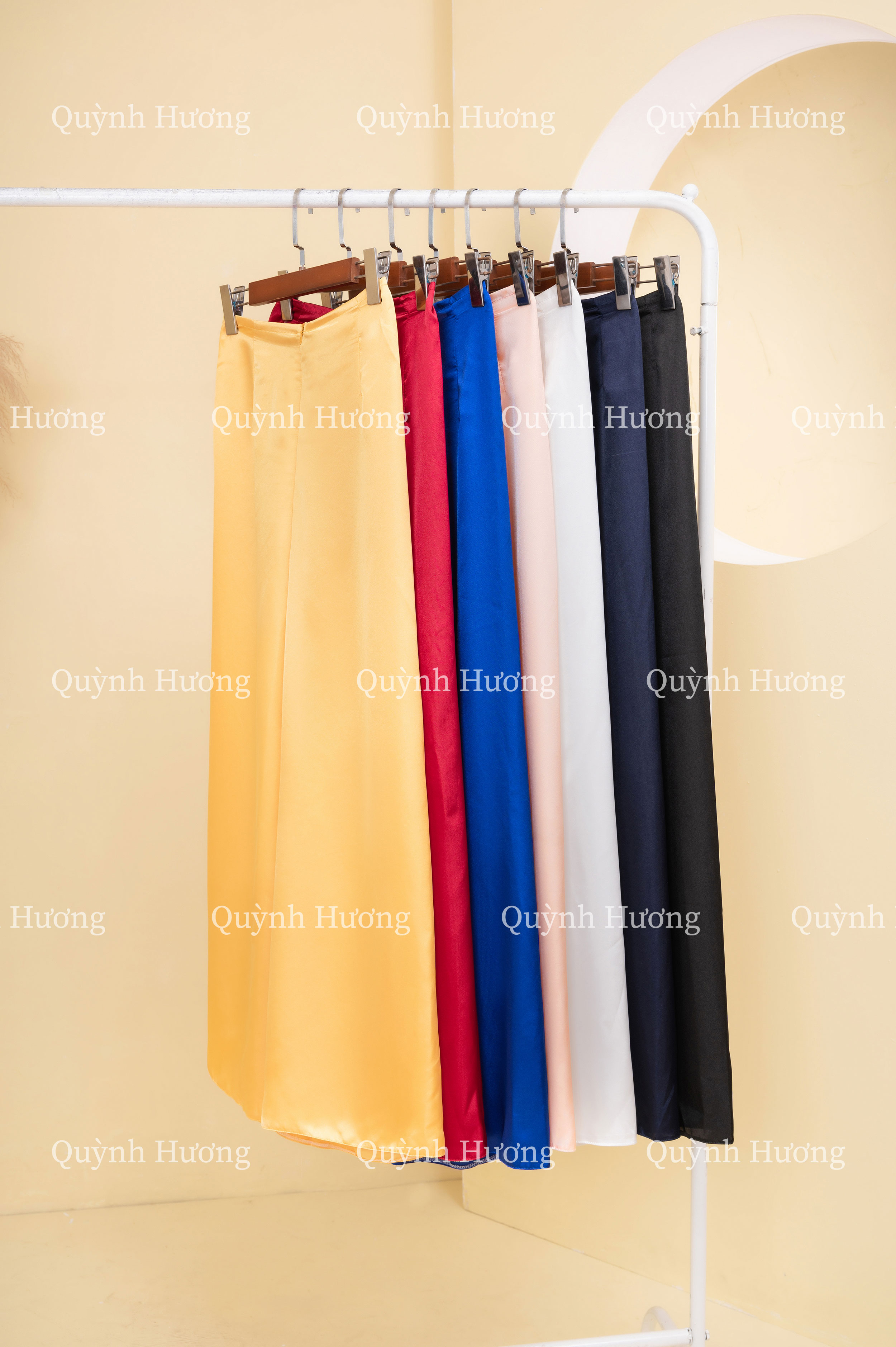Quần phi bóng mặc áo dài mềm mại