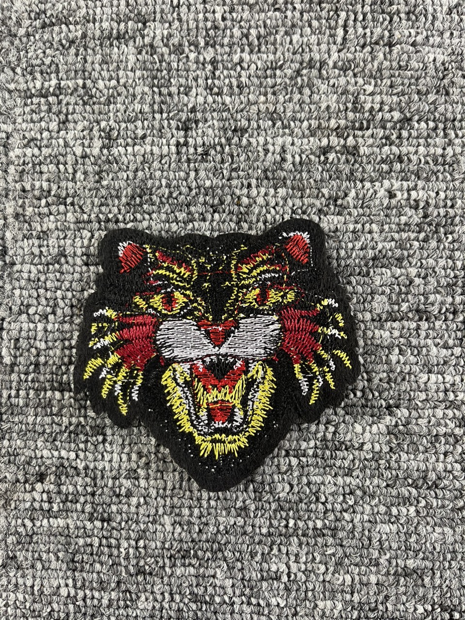 Miếng Sticker Thêu Ủi hình logo sói