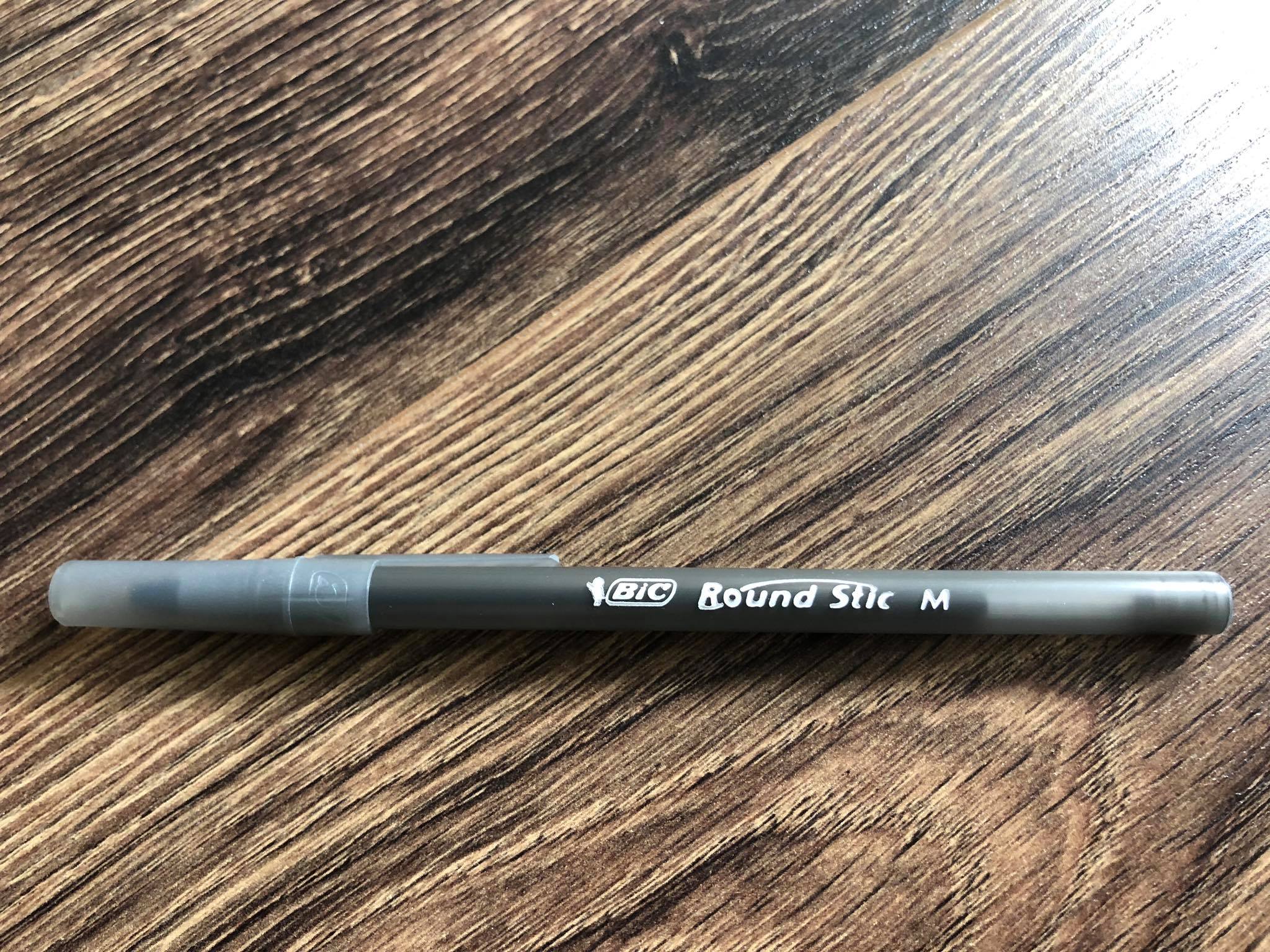 4 bút BIC đen round stic M pen tapping