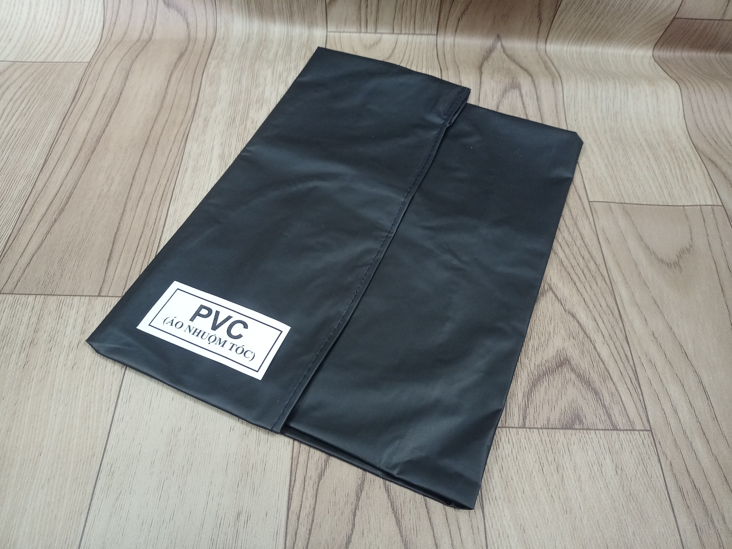 Choàng mỏng PVC dùng để nhuộm tóc