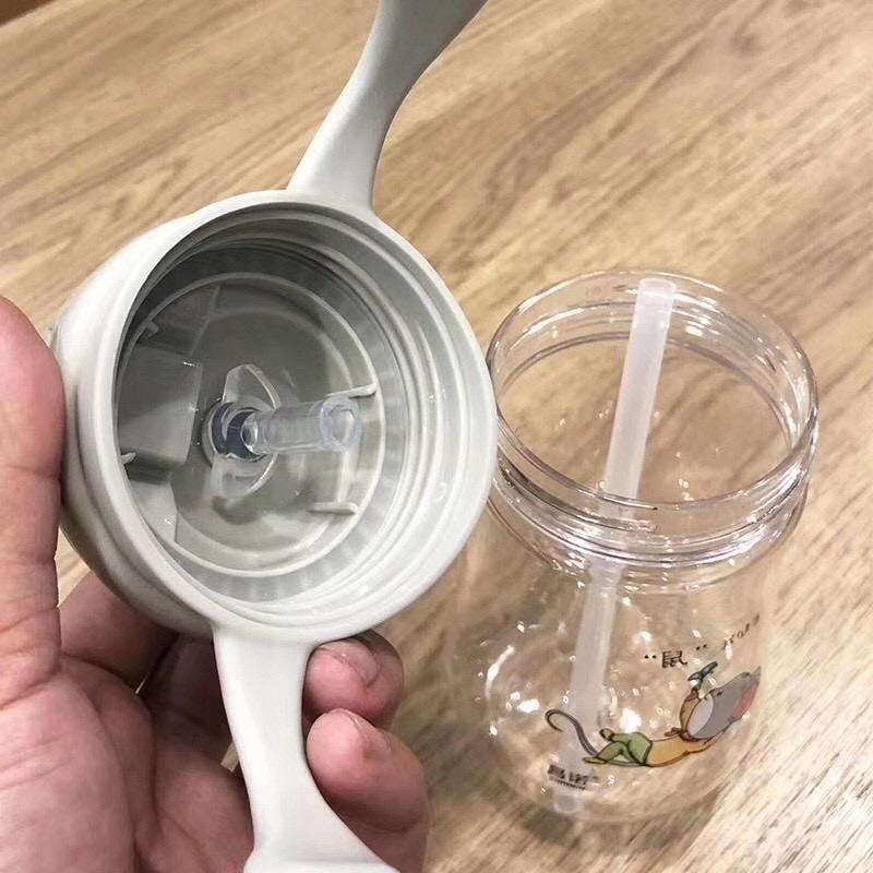 BÌNH NƯỚC CHO BÉ có dây đeo và vòi hút