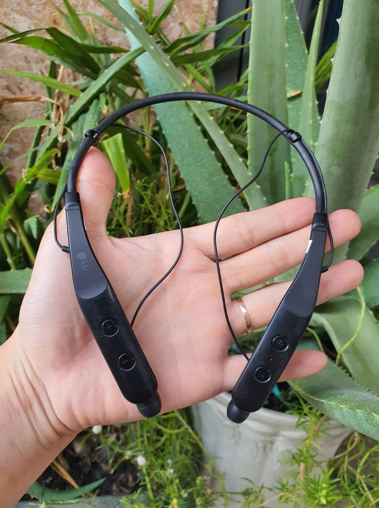 Tai nghe không dây Bluetooth LG HBS-510 Đã Sử Dụng