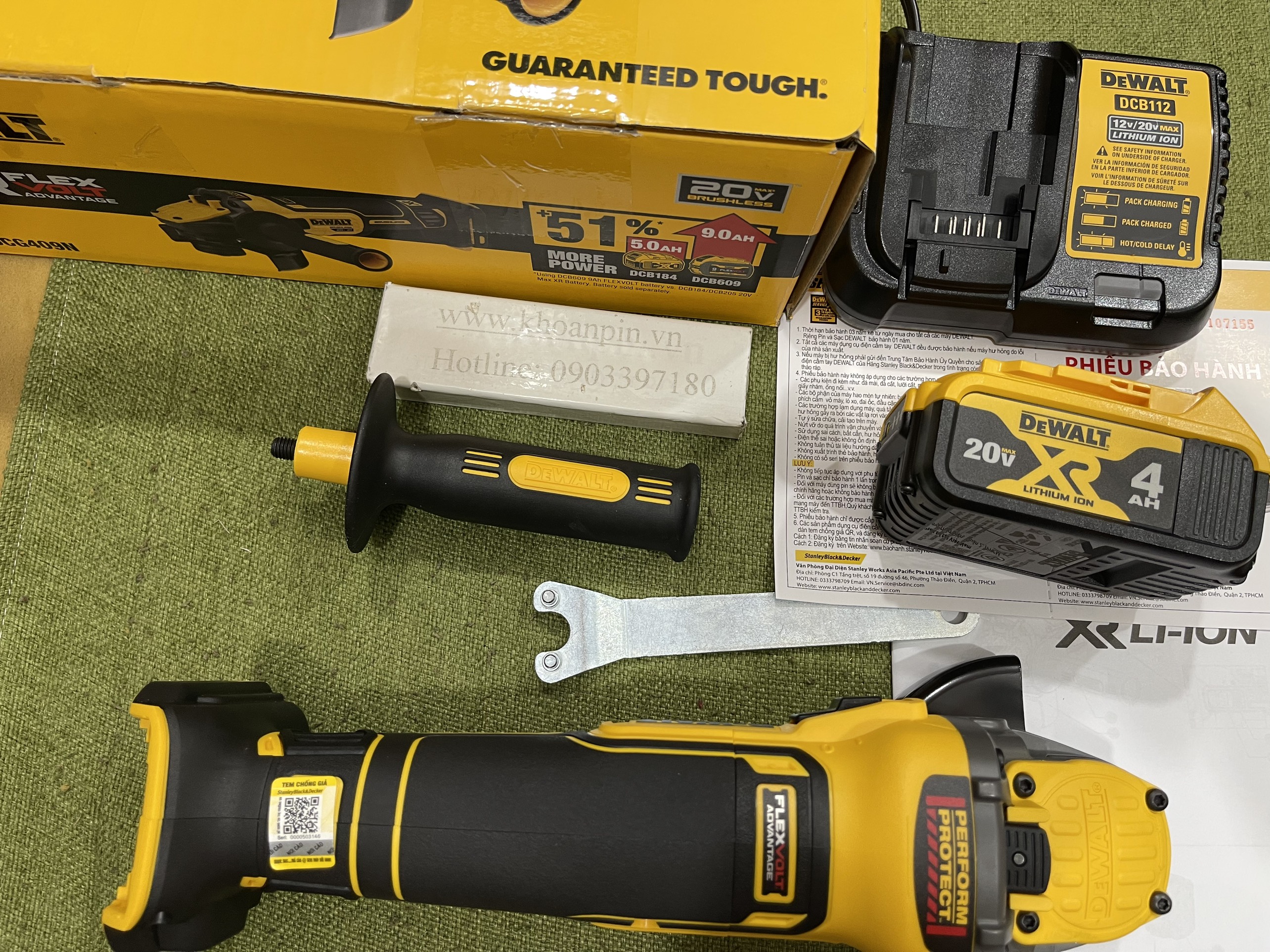Máy mài pin Dewalt DCG409N