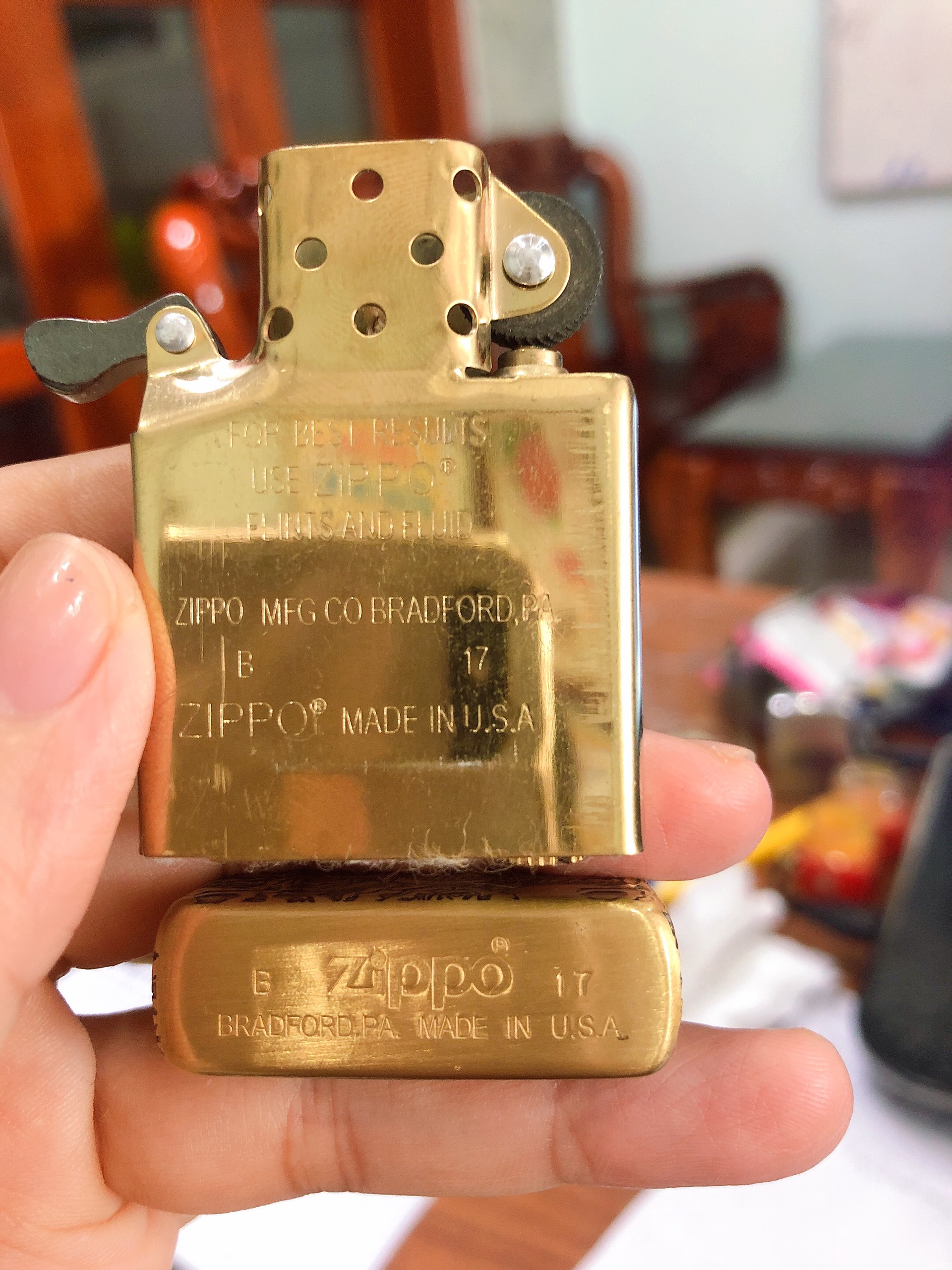 Bật Lửa Zippo Đầu Lâu Khắc Chìm Ruột Vàng - Đáy Lồi