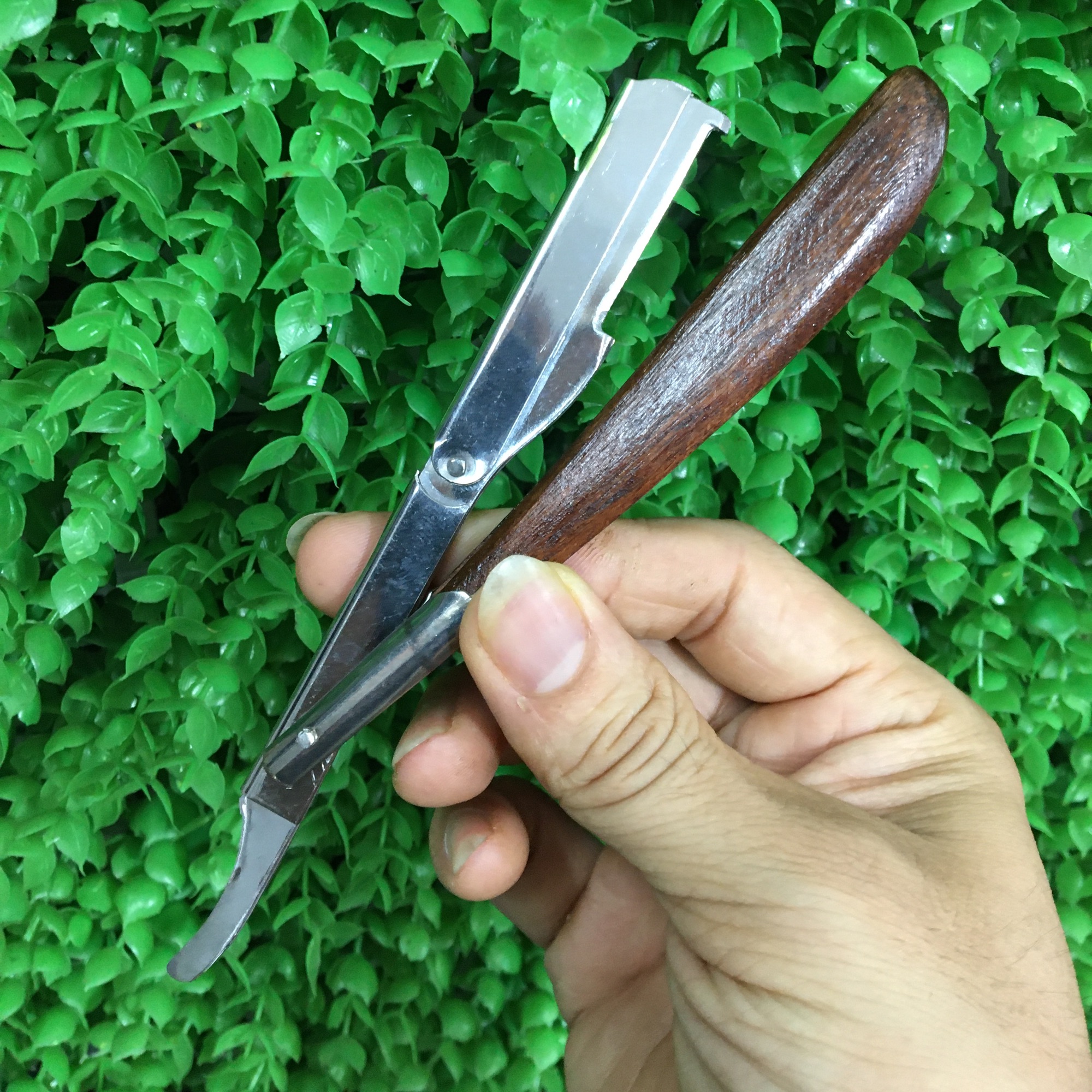 Dao cạo râu cán gỗ