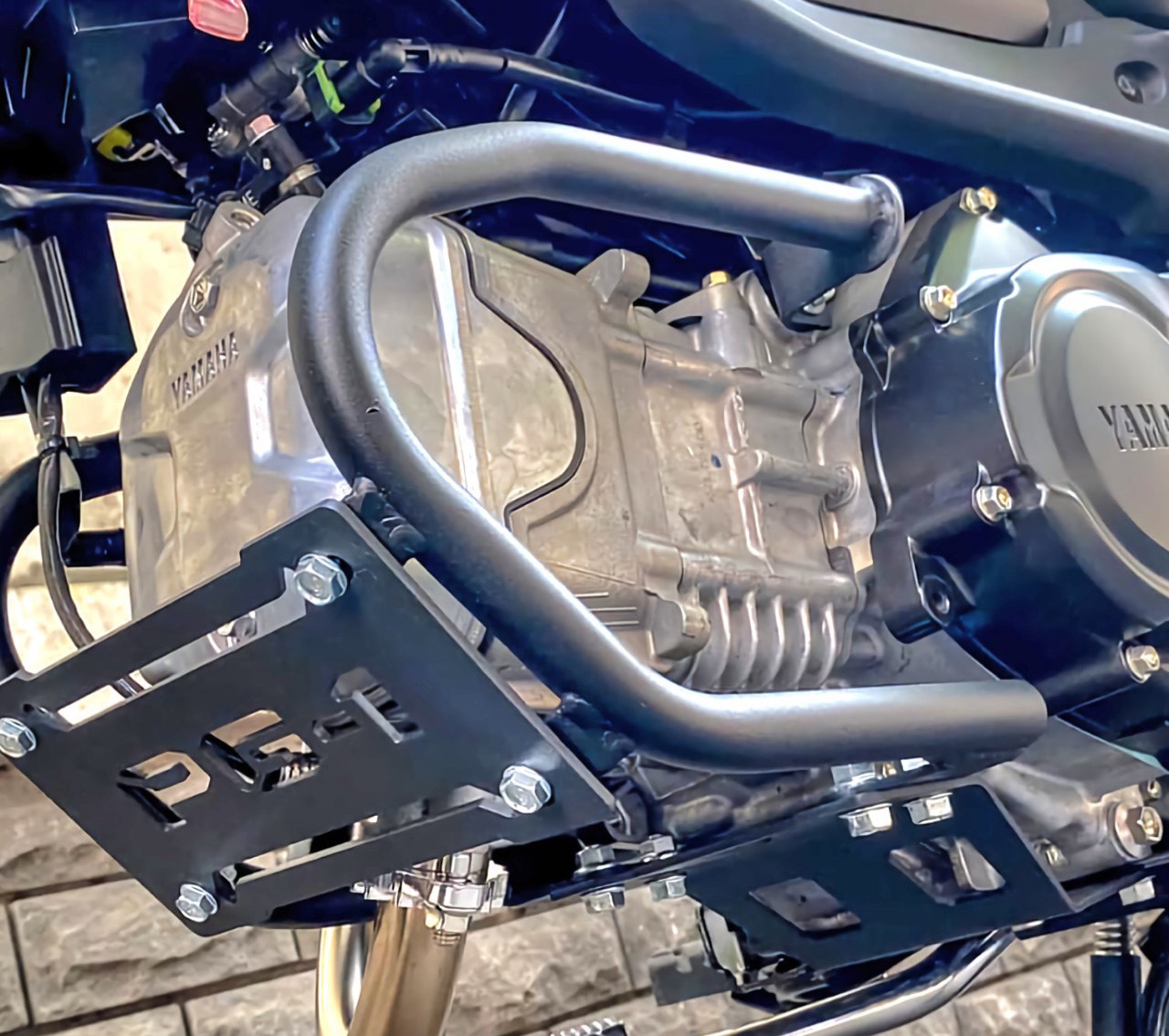 Bảo vệ lốc máy xe PG1 yamaha ( chất liệu sắt sơn đen )