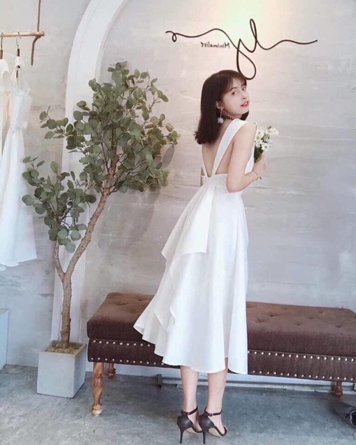 Đầm trắng bèo sau